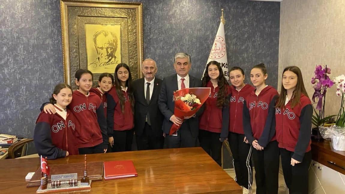Halk Oyunları Ekibimiz İlçe Millî Eğitim Müdürümüz Kürşat Arzuoğlu'nu Ziyaret etti.