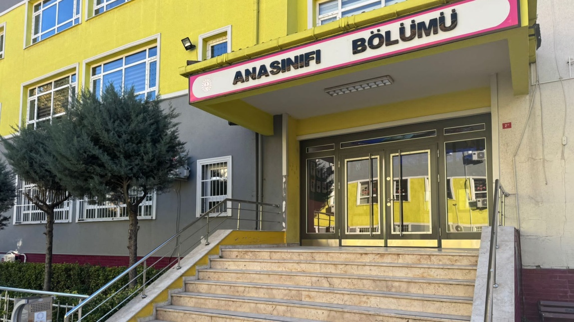 Ana Sınıfı Bölümünün Giriş Kapısı Yenilendi.